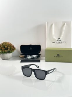 Burberry_4358_White_black