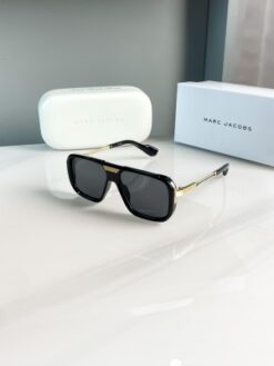 Marc Jacobs gold black m11-38